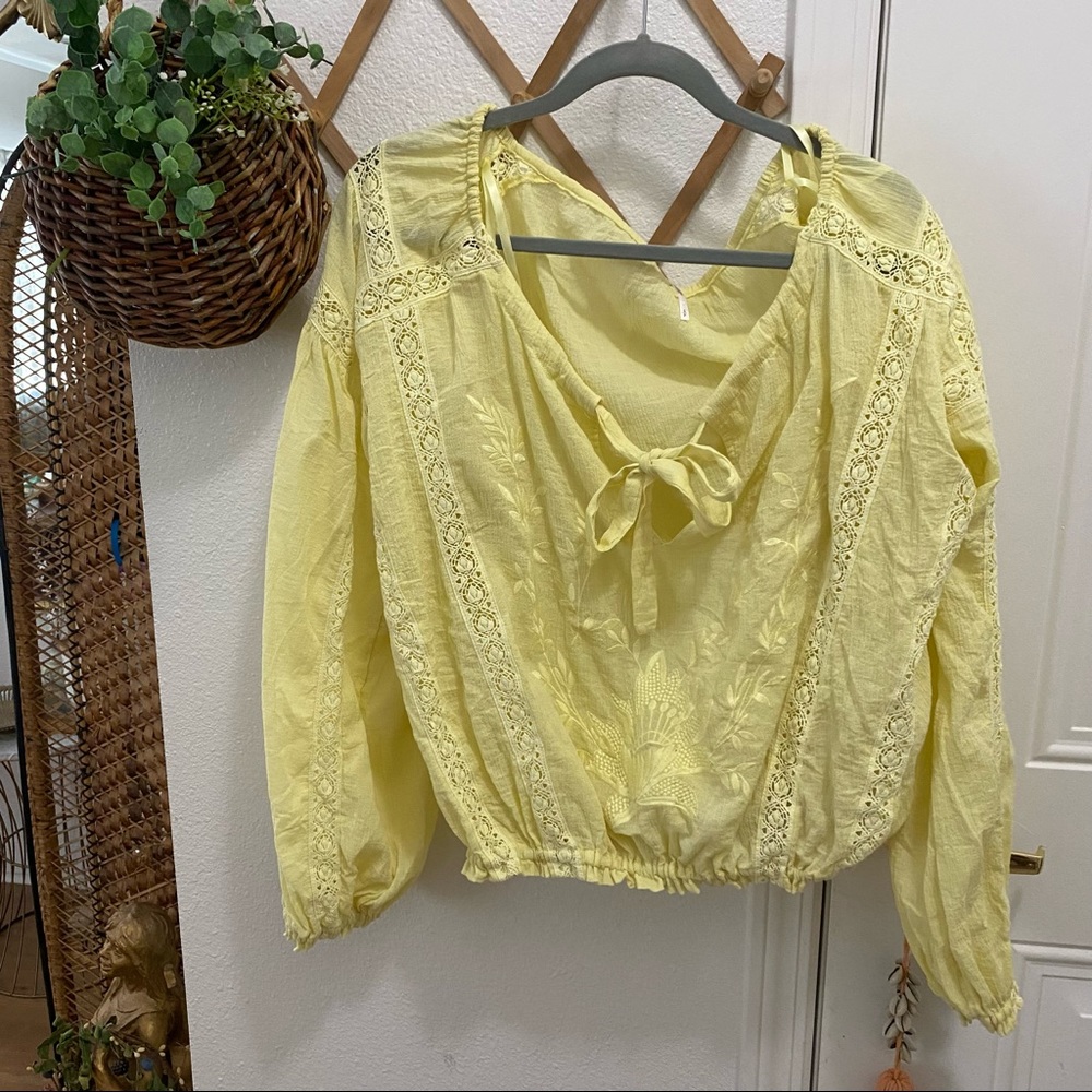 Free People blouse 🌿